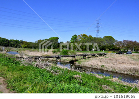 多和目天神橋は坂戸市の市内を流れる高麗川に架かる冠水橋 101619068