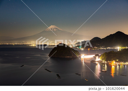 発端丈山から月光に照らされた淡島と富士山 発端丈山から月光に照らされた淡島と富士山 101620044