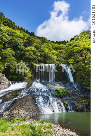 新緑の竜門の滝 新緑の竜門の滝 101621588