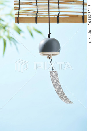 夏の風物詩、夏を感じる風鈴 101622112