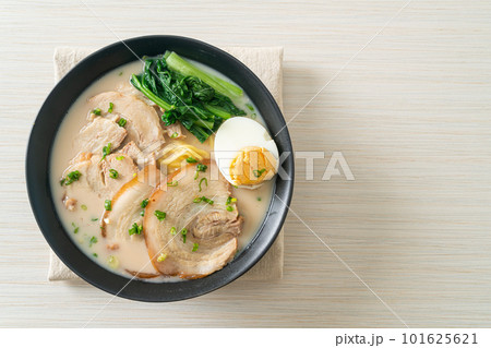 Ramen noodles in pork bone soup with roast pork and egg 101625621