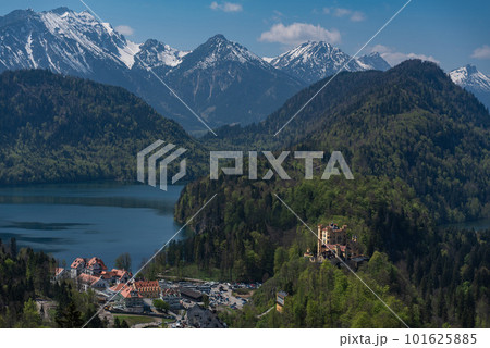 ホーエンシュヴァンガウ城とアルプ湖（ドイツ） 101625885
