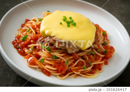 Spaghetti Tomato Sauce with Hamburg and Cheese 101626417