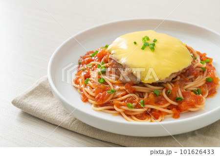 Spaghetti Tomato Sauce with Hamburg and Cheese 101626433