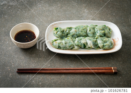steamed chives dumplings with sauce 101626781