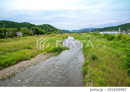 秋山川河原　初夏　田舎の風景　葛生アクトプラザ付近　 101626987