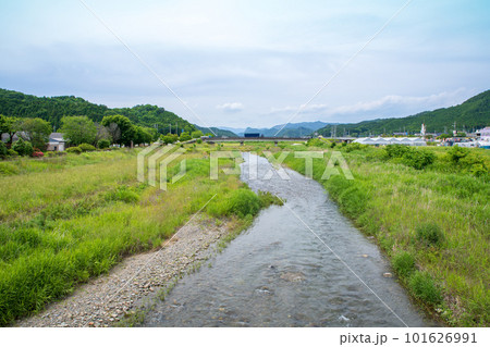 秋山川河原 初夏 田舎の風景 葛生アクトプラザ付近 の写真素材