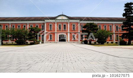 歴史ある赤レンガ校舎 101627075