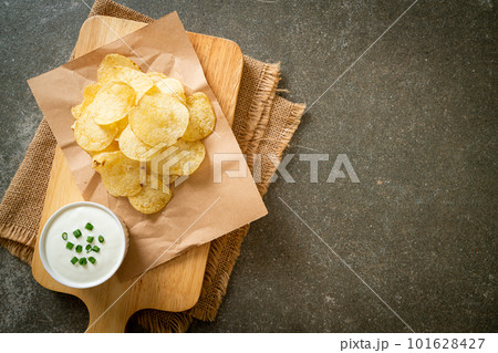 potato chips with sour cream 101628427