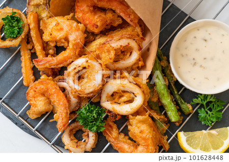 deep fried seafood (shrimps and squid) with mix vegetable deep fried seafood (shrimps and squid) with mix vegetable 101628448