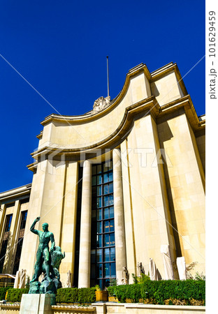 Hercules and the Bull statue at Palais de Chaillot in Paris, France Hercules and the Bull statue at Palais de Chaillot in Paris, France 101629459