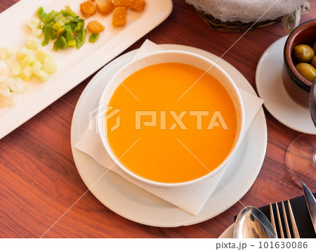 Spanish dish Gazpacho, made from tomato puree, is served with croutons 101630086