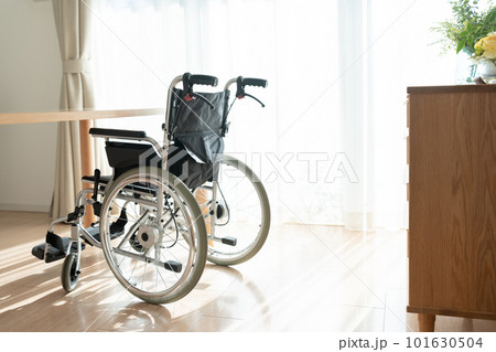 リビング・家・車椅子・介護 101630504
