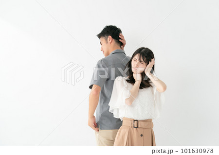 喧嘩をするカップル 男女 喧嘩をするカップル 男女 101630978