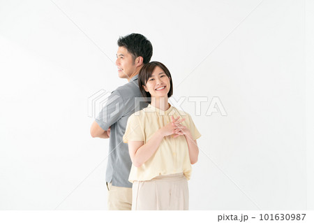夫婦　カップル　笑顔 101630987