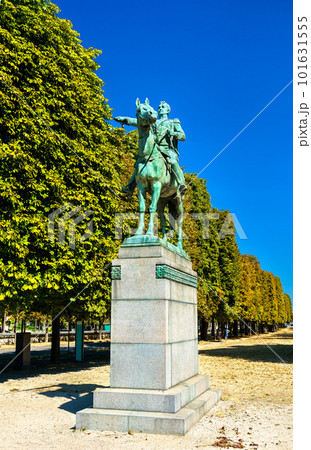 Monument to Simon Bolivar in Paris, France Monument to Simon Bolivar in Paris, France 101631555