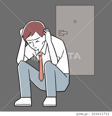 ドアの前で落ち込む男性 101631733
