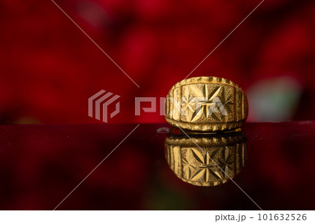 Beautiful patterned gold ring, Thai style Beautiful patterned gold ring, Thai style 101632526
