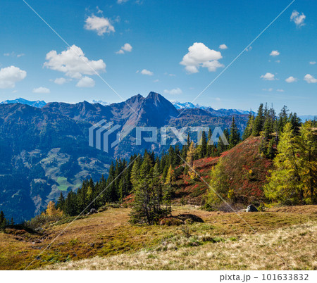 Peaceful autumn Alps mountain sunny view from hiking path from Dorfgastein to Paarseen lakes, Land Salzburg, Austria. 101633832