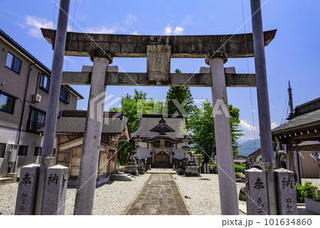 塩沢宿住吉神社鳥居から見る本殿 101634860