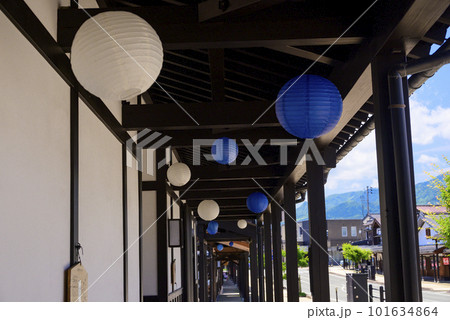 雪国の雁木通り 101634864