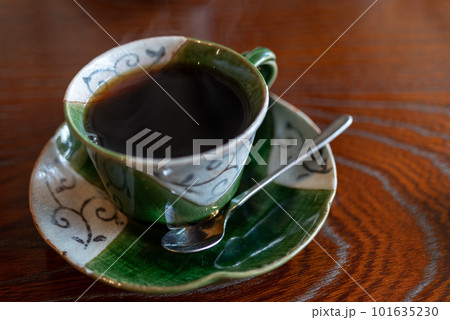 コーヒーを飲む 101635230