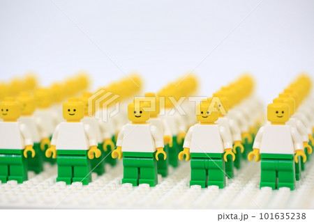 crowd of people stand together with bald head show the strong feeling of teamwork crowd of people stand together with bald head show the strong feeling of teamwork 101635238