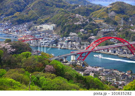 【広島県】桜が満開の音戸大橋とスーパージェット 【広島県】桜が満開の音戸大橋とスーパージェット 101635282