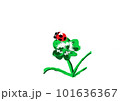 四つ葉のクローバーとてんとう虫のイラスト 101636367
