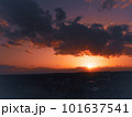 海に沈む夕日 101637541