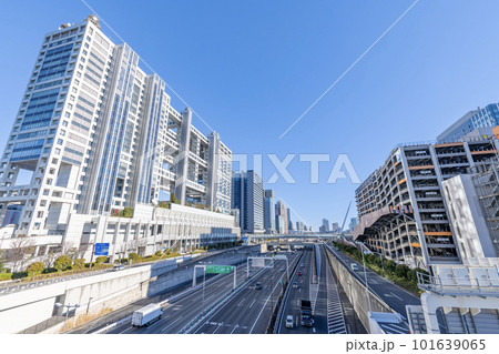 東京都港区台場　人気の観光地お台場　フジテレビ本社ビル周辺の街並み 101639065