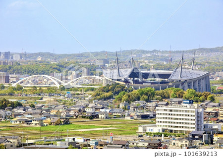 豊田市、野見山展望台から見た豊田スタジアム 101639213