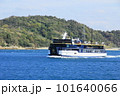 瀬戸内海を航行するフェリー 101640066