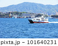 瀬戸内海を航行する高速船 101640231