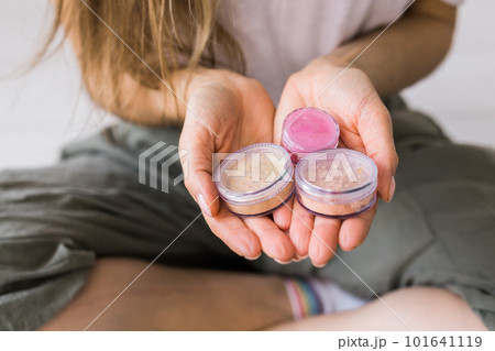 Close-up woman keeps makeup mineral powder for face and eyeshadows - make-up products and eco mineral natural cosmetic 101641119