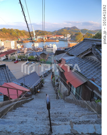 尾道旧土堂小学校横の坂道からの眺め1 101641892