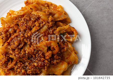 Spicy Fried Noodles with Mala Sauce 101642735