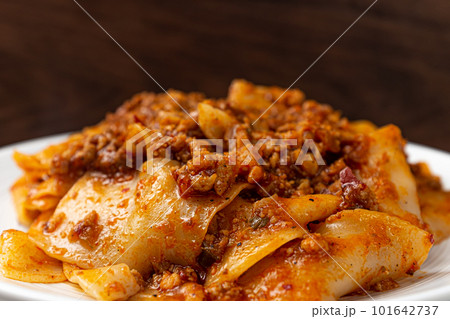 Spicy Fried Noodles with Mala Sauce 101642737