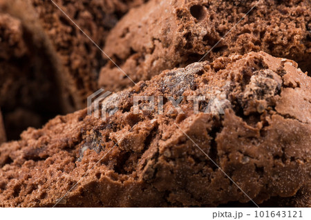 Cantucci with chocolate pieces 101643121