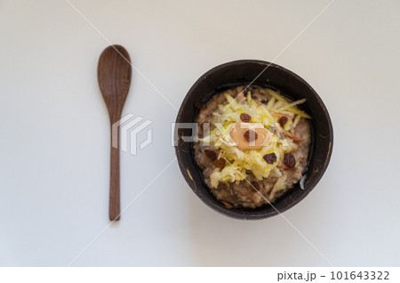 Top view of delicious and nutritious vegan breakfast porridge 101643322