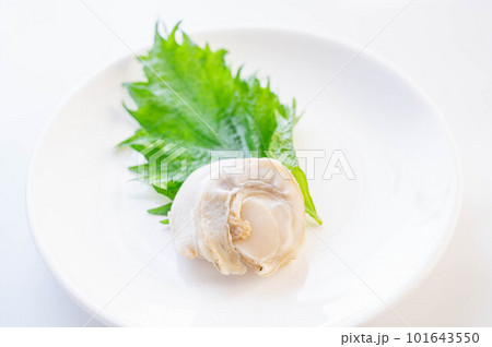 お皿に盛ったボイルホタテ貝 101643550