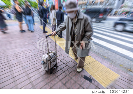 日本の東京都市景観 高齢化社会・脱マスク…交差点にはマスク無しの方も増加=渋谷スクランブル交差点 日本の東京都市景観 高齢化社会・脱マスク…交差点にはマスク無しの方も増加=渋谷スクランブル交差点 101644224
