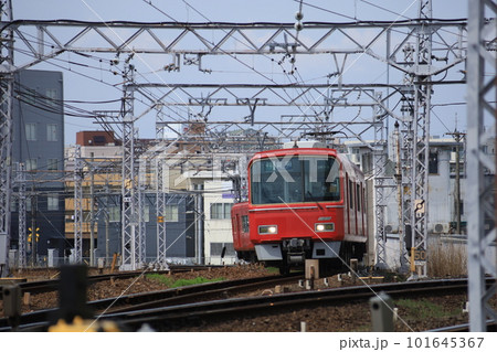 線路を走る名鉄電車 線路を走る名鉄電車 101645367