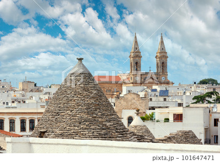 Trulli houses in Alberobello, Italy 101647471