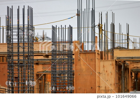 建築工事現場（1階の型枠の建て込み状況）　イメージ 101649066