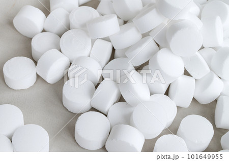 White round large pills are scattered on the table. Salt capsules isolated top view White round large pills are scattered on the table. Salt capsules isolated top view 101649955