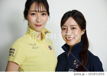 ゴルフをする女性 ゴルフをする女性 101651950