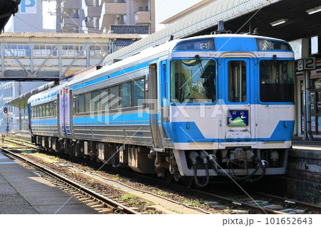 【JR四国】キハ185系「剣山」（徳島線：徳島駅） 101652643