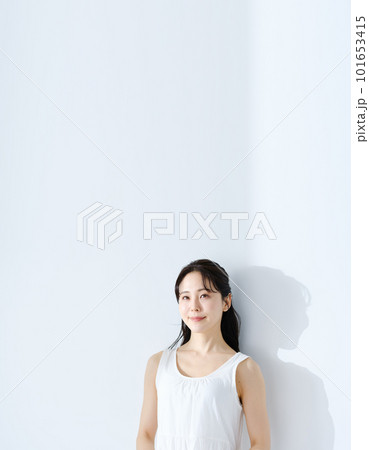 女性　ビューティー　UVケア 101653415