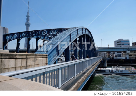 隅田川と駒形橋 101654292
